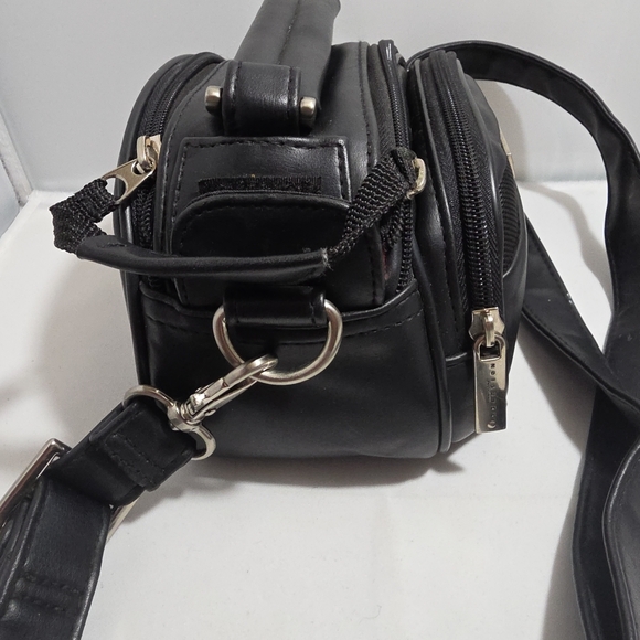 Kenneth Cole Reaction Camera Equipment Bag # 554665 (DF) - Picture 4 of 11